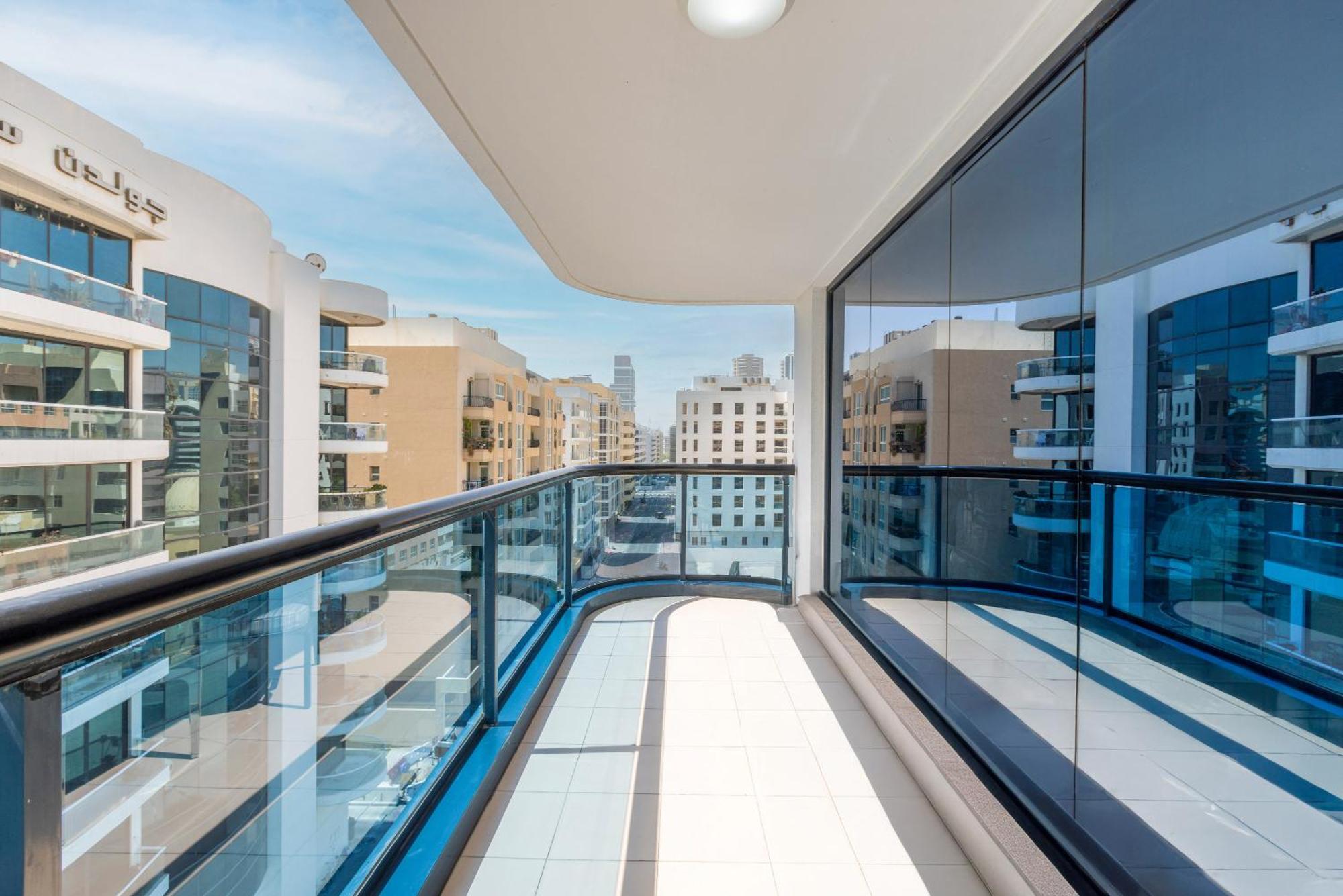 Golden Sands Suites Дубай Экстерьер фото