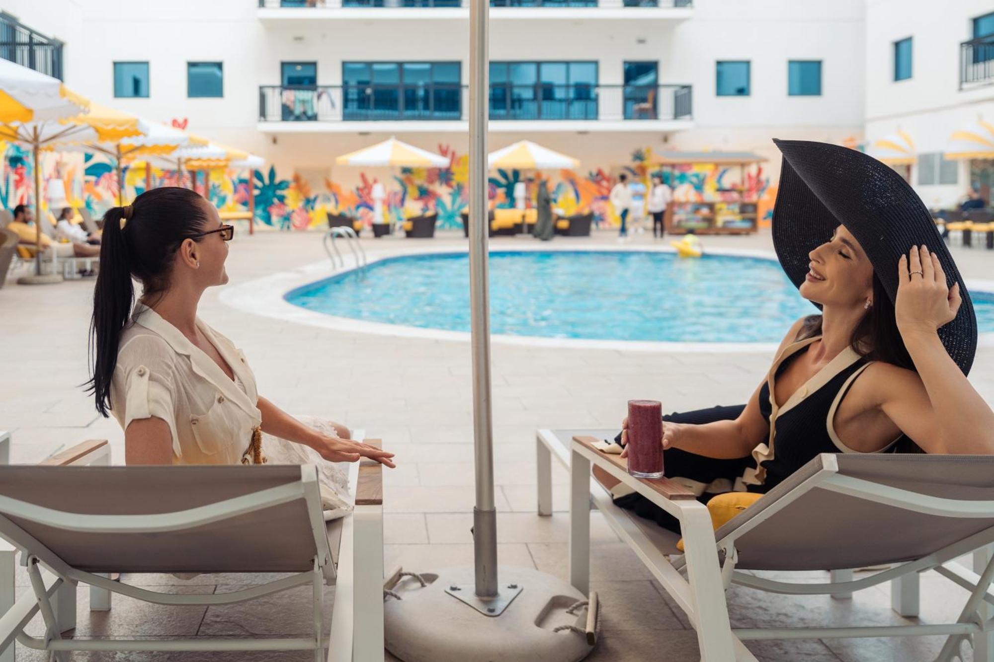 Golden Sands Suites Дубай Экстерьер фото